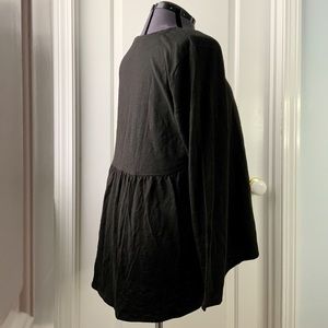 Black Scoopneck Peplum Back Long Sleeve Top NWT